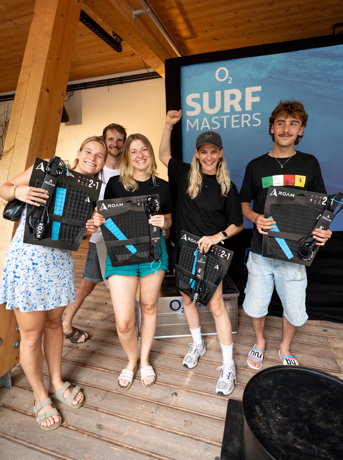 Award ceremony at the o2 SURF MASTERS stop at Wellenwerk with o2 branding