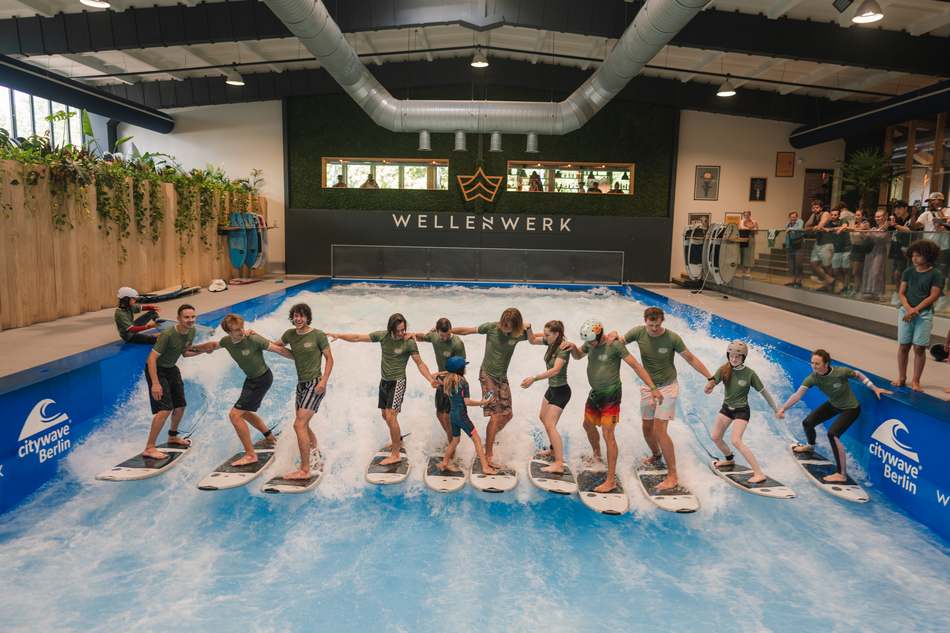 All participants together on the wave
