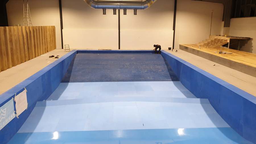 September 2019: das fertige Becken vor der ersten Wasserfüllung