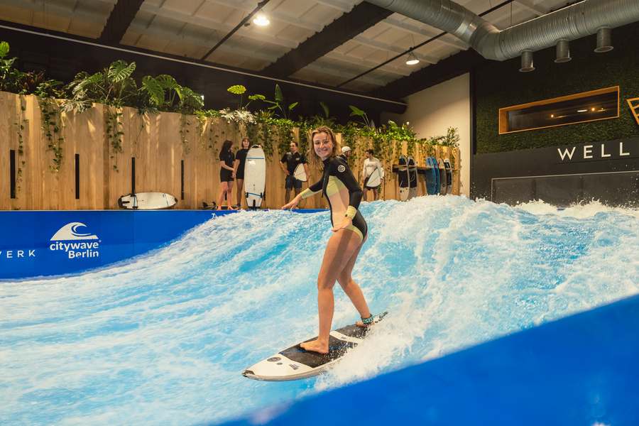 Surfer at a company party at Wellenwerk Berlin