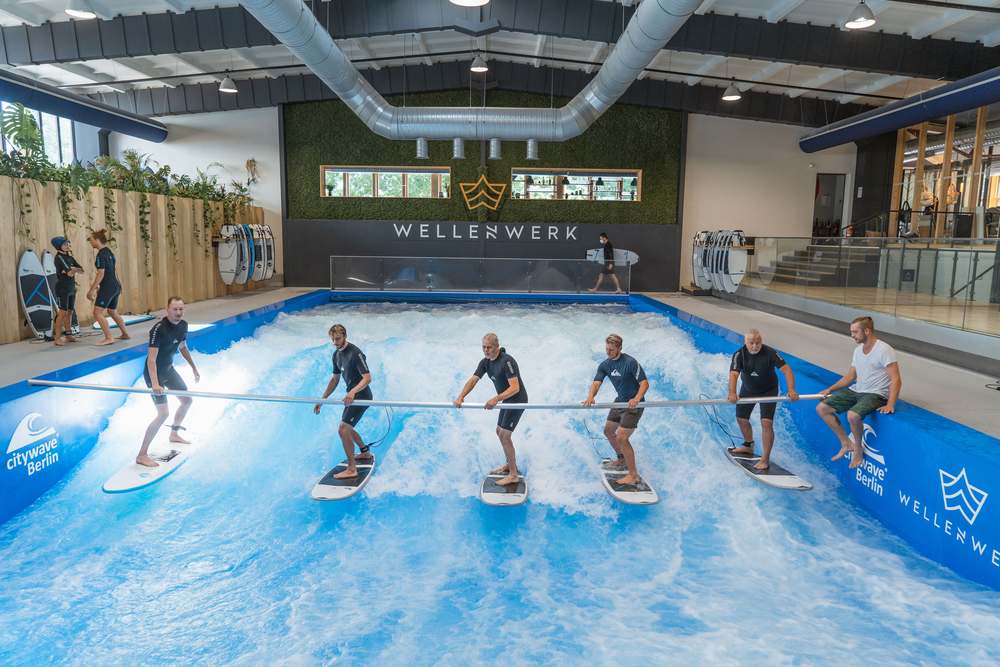 Team beim Surf-Teamevent im Wellenwerk Berlin